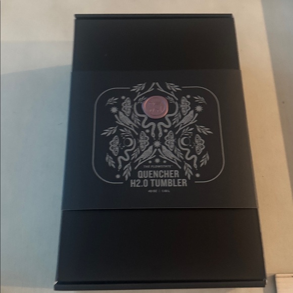 THE HALLOWEEN QUENCHER ® H2.0 FLOWSTATE™ TUMBLER | 40 OZ Deadly Damask - Picture 2 of 8